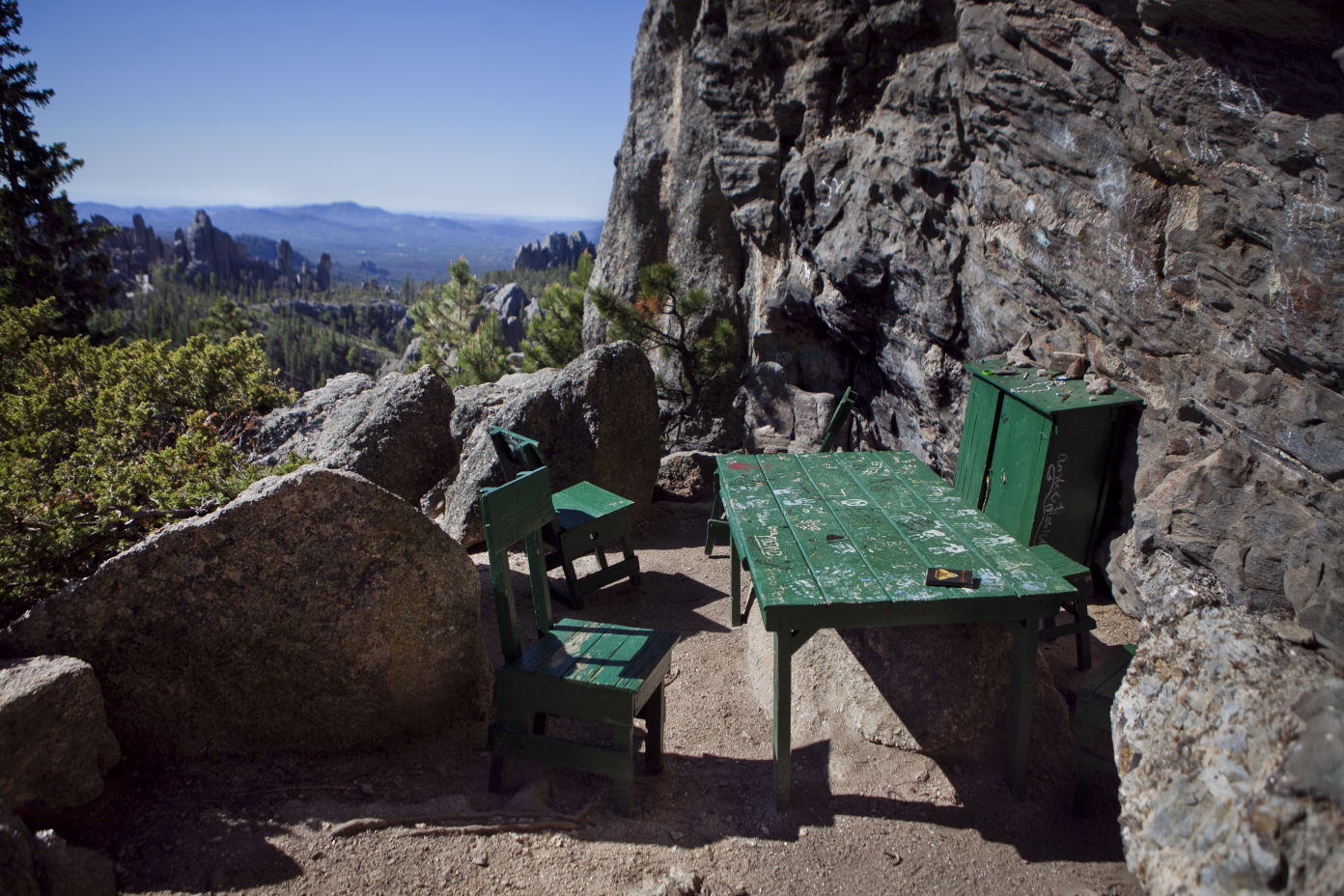 No. 33 Poet's Table